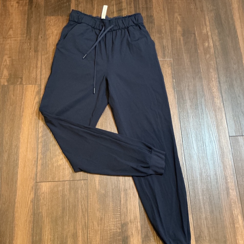 Lululemon On the Fly Jogger True Navy Luxtreme Drawstring Pants Size 4 LW5CV4S